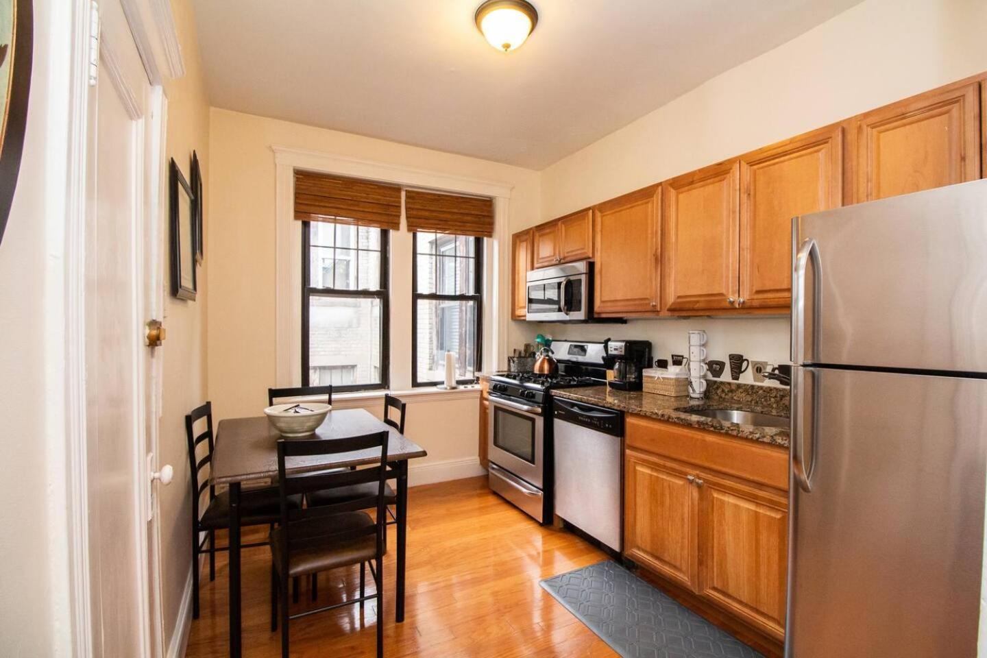 Top-Floor 2Br Renovated Bliss! ボストン エクステリア 写真