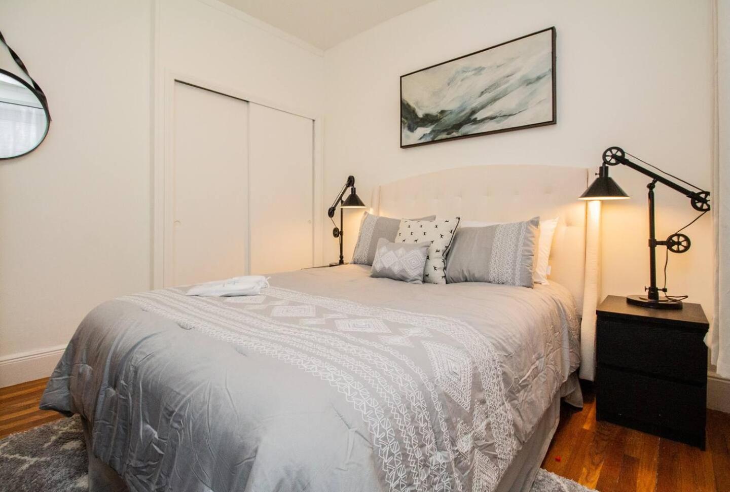 Top-Floor 2Br Renovated Bliss! ボストン エクステリア 写真