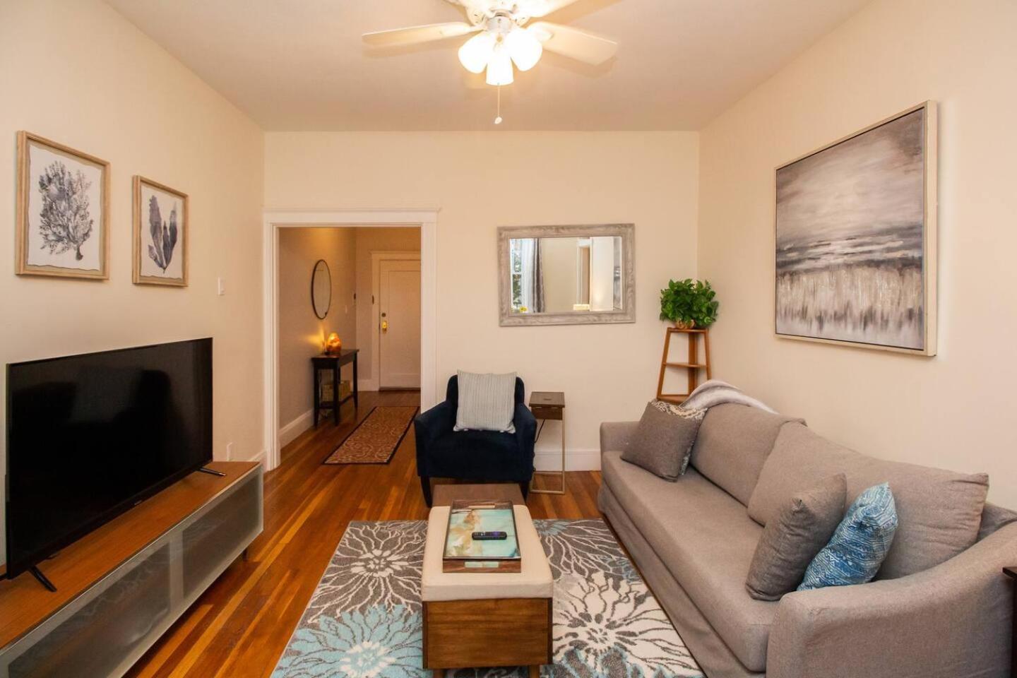 Top-Floor 2Br Renovated Bliss! ボストン エクステリア 写真